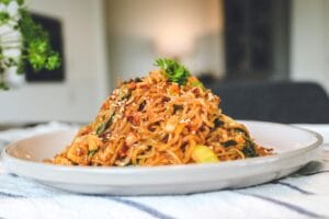 Kaip pasigaminti tailandietišką Pad Thai namuose?